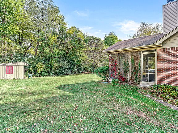5th image of 1104 Oakland Dr