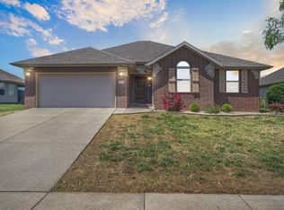 329 W Meadowgate Dr, Springfield, MO 65803