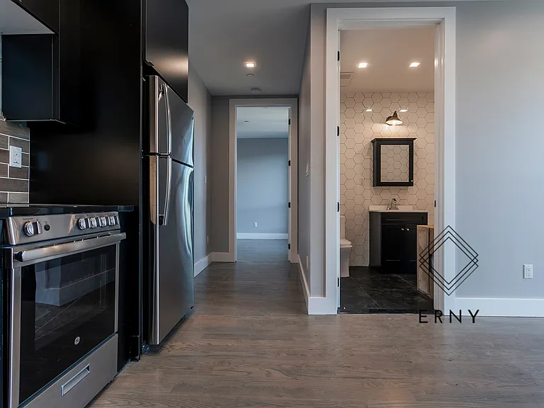 1096 Broadway #5R — Photo 12