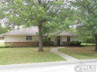 1220 Whaley Dr, Gainesville, TX 76240