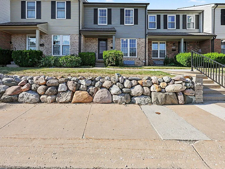 3422 Burbank Dr — Photo 1