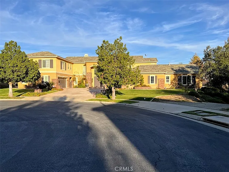 1583 Twin Oaks Cir — Photo 1