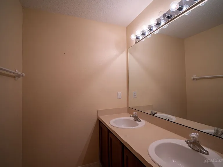 2136 Shadow Creek Dr — Photo 7