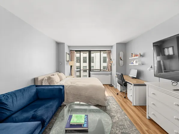 45 East 25th Street image 3 of 14