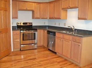 9042 S Cordgrass Cir W, Franklin, WI 53132