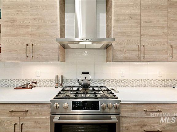 4th image of 880 W River St Unit 309