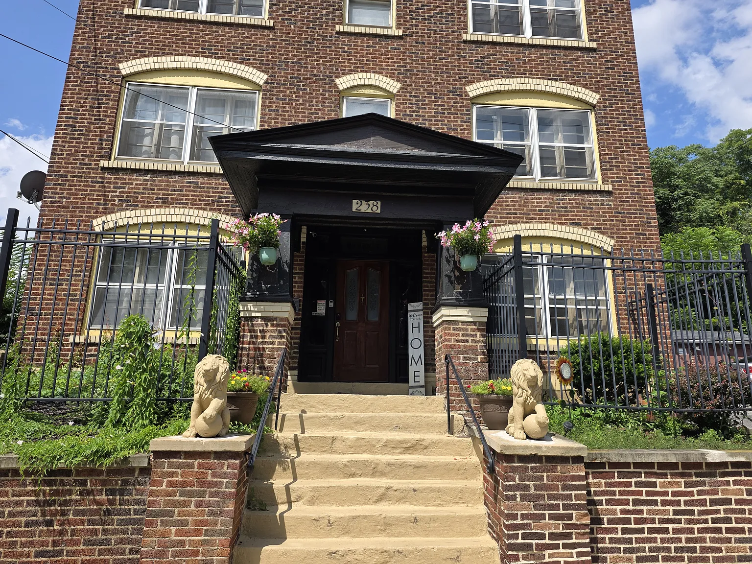 238 Rhodes Ave — Photo 1