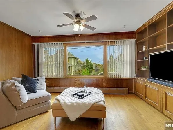 451 Wilfred Terrace image 6 of 21