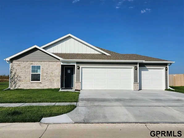 1883 Kara Way, Fremont, NE 68025