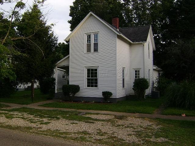 1st image of 208 W Walnut St