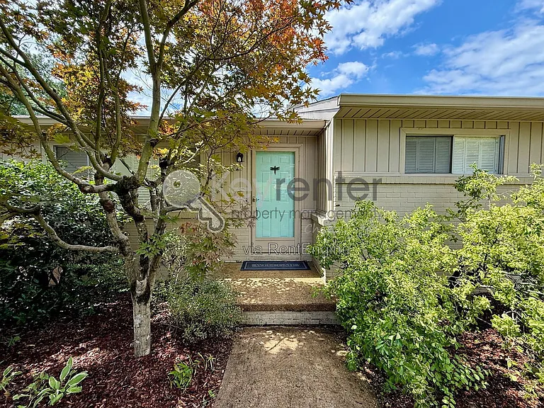 1406 Highland Way — Photo 2