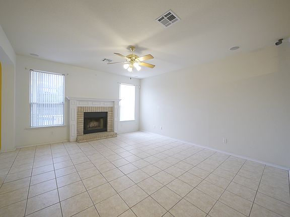 2147 Modoc_Great Room_201501