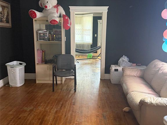 2nd image of 4951 Cecil St