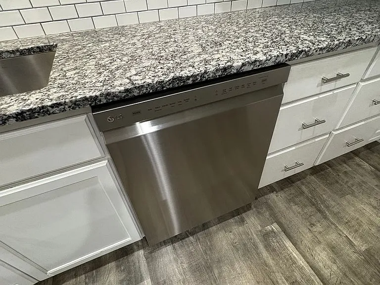 3 bedroom 3 bath in Spartanburg with Lots of Space Workshop in the garage!! — Photo 31