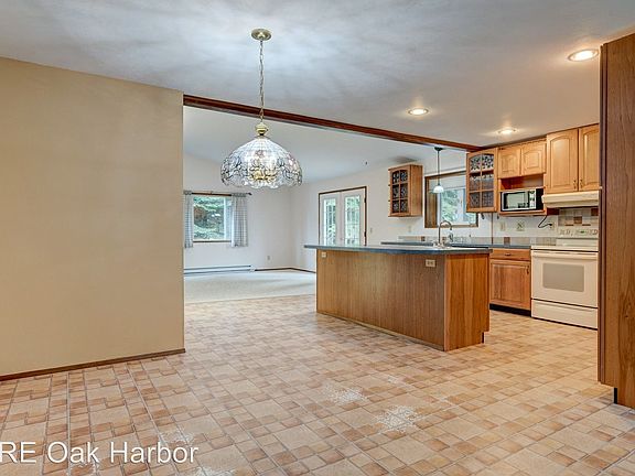 4th image of 104 NE Faris St