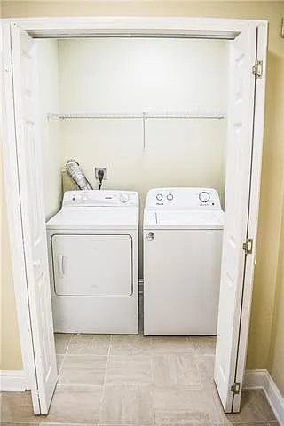 1815 Western Avenue Ext #7 — Photo 11