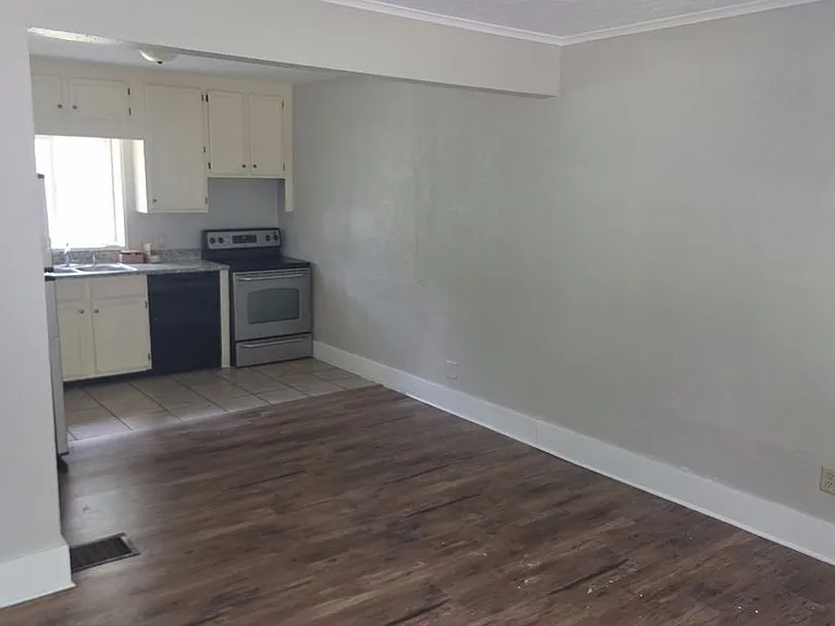 3119 N Indiana Ave — Photo 2