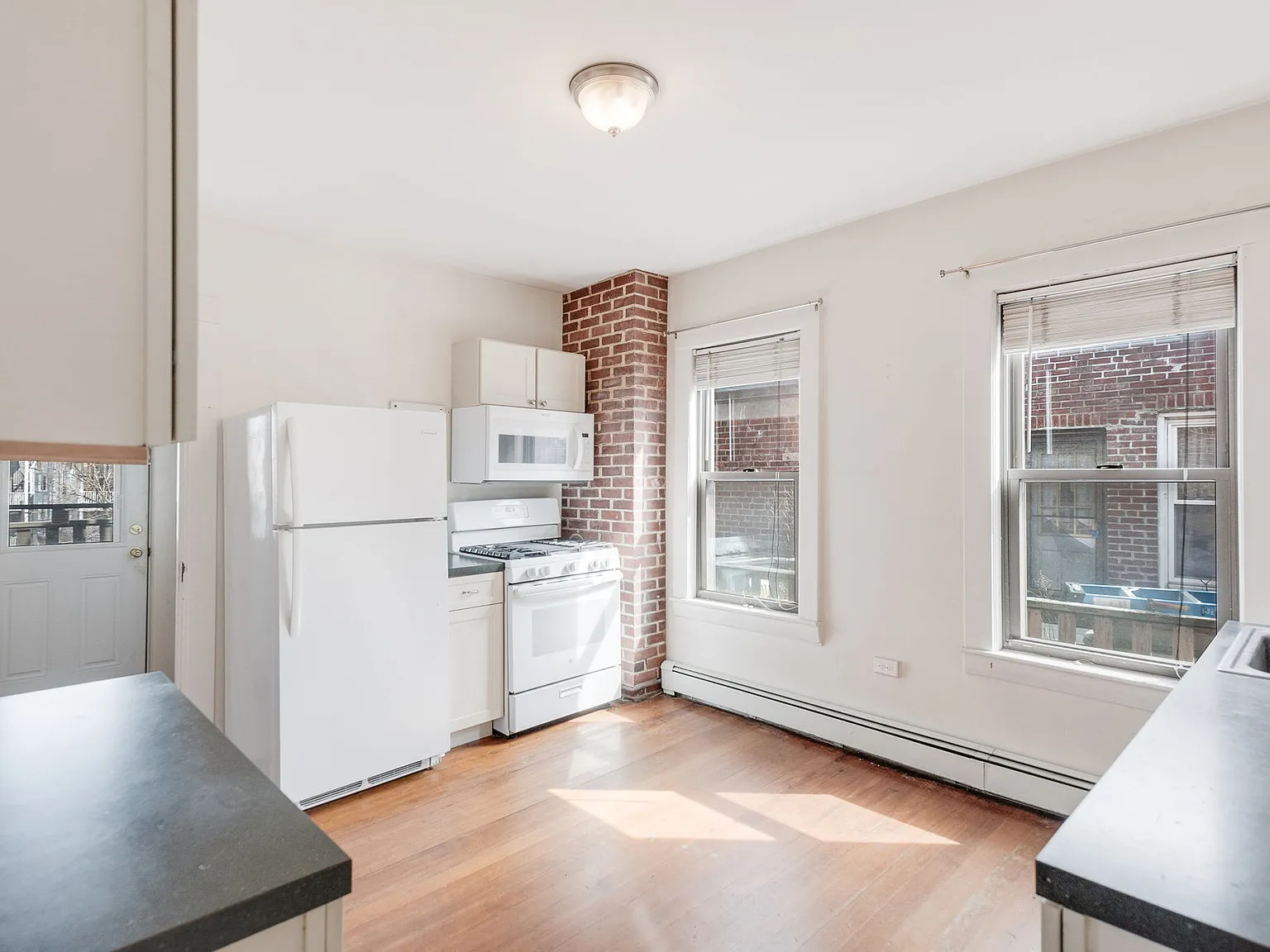 2 bed, 1100 sqft, $3,000 — Photo 2