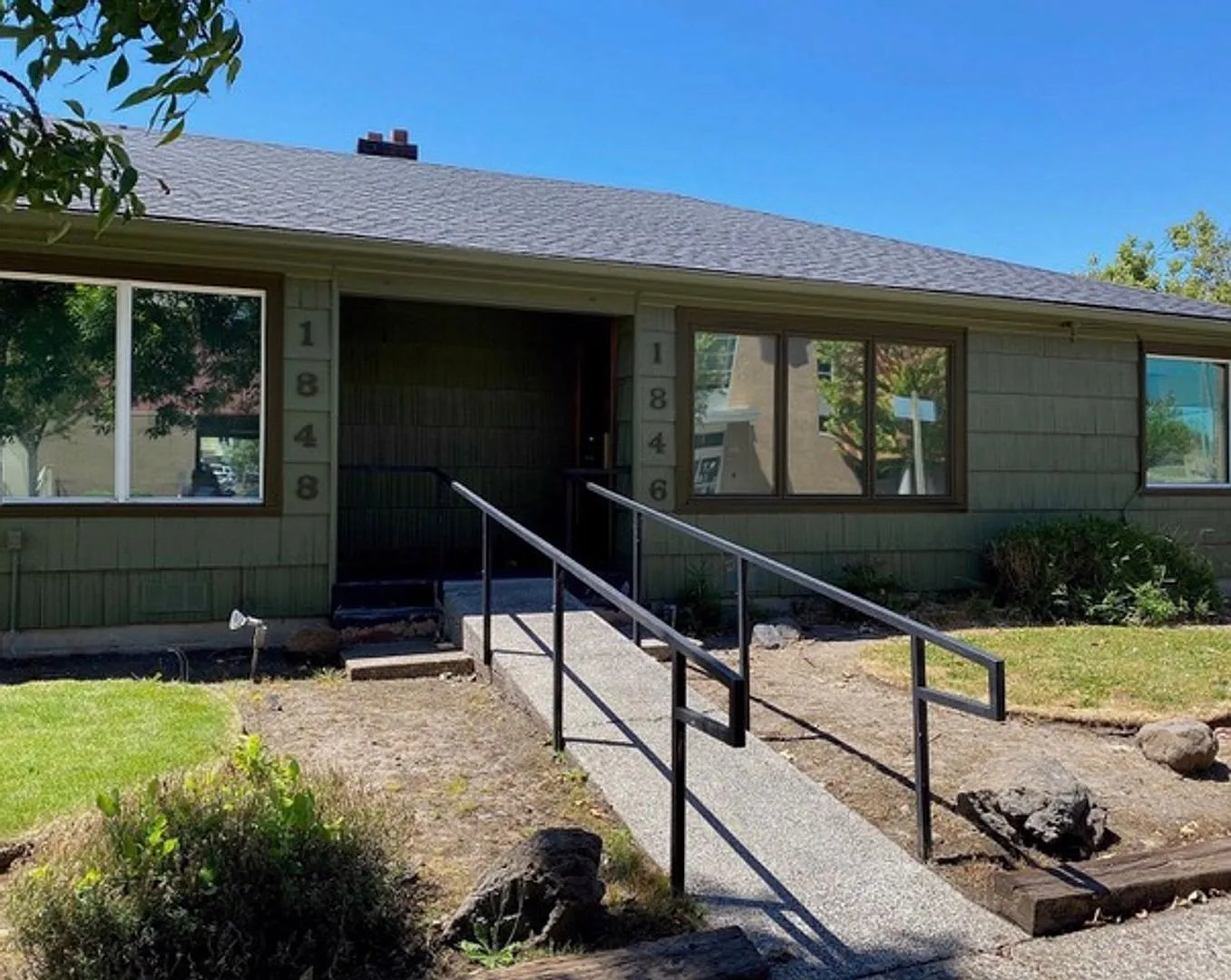 2 Bedroom 1 Bathroom — Photo 1