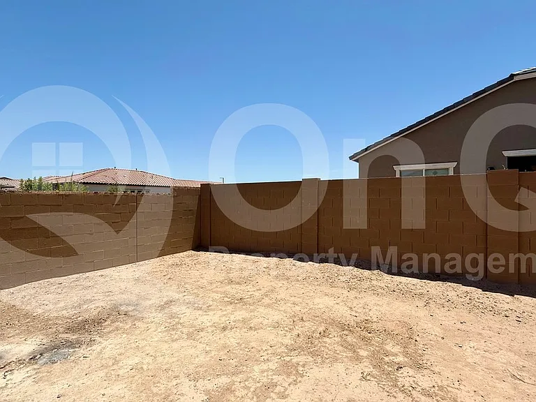 15711 W Monroe St — Photo 4