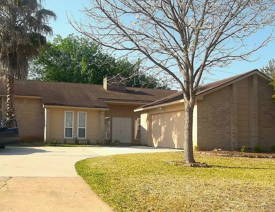 3 bed, 2011 sqft, $1,960 — Photo 1