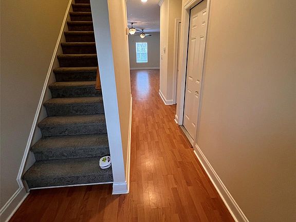 4th image of 115 Sherman Oaks Ln