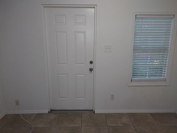 3rd image of 2011 Davis St #B
