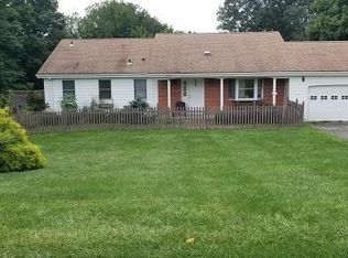 6 Maple Ln, Brookfield, CT 06804