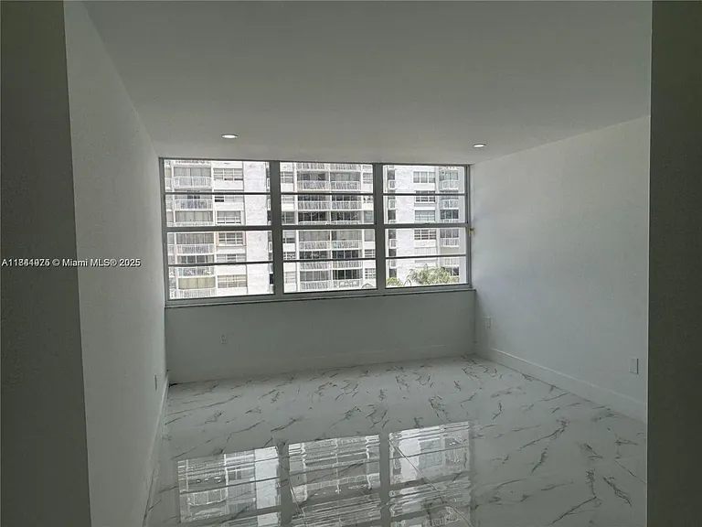 18031 Biscayne Blvd #502 — Photo 14