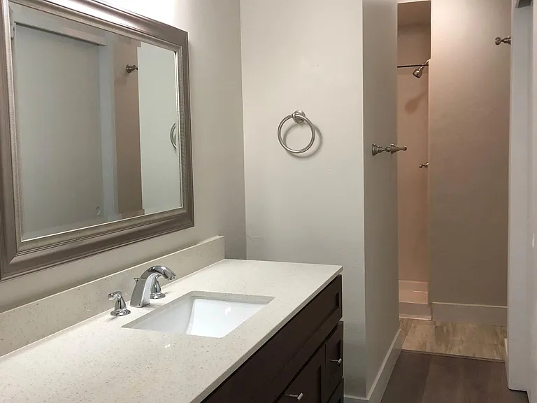 2816 Albany Ave — Photo 24