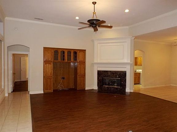 5th image of 610 Pine Valley