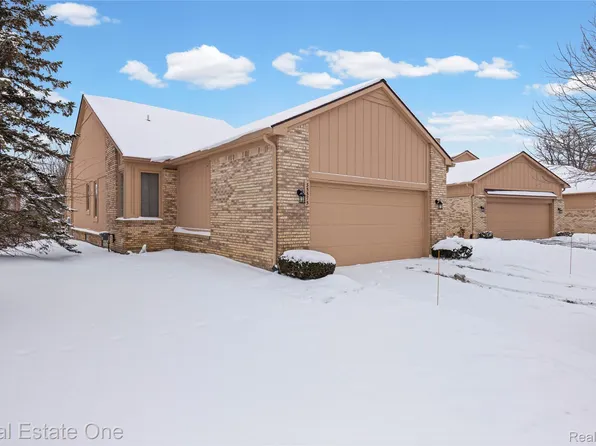 35575 Lone Pine Ln, Farmington, MI 48335