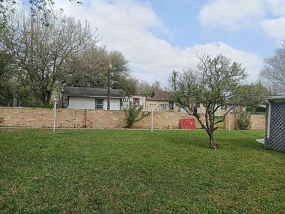 5th image of 1936 E Van Buren St