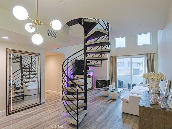 2nd image of 4326 Babcock Ave Unit 305