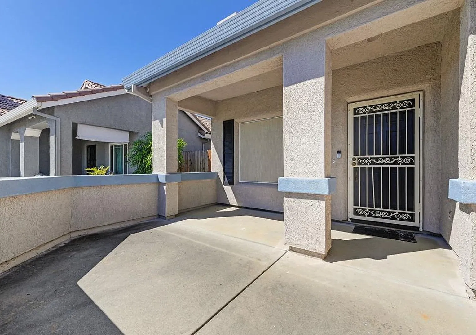 Cozy And Clean 3 Bed, 2 Bath, One Story With Spacious Backyard And Covered Porch — Photo 2