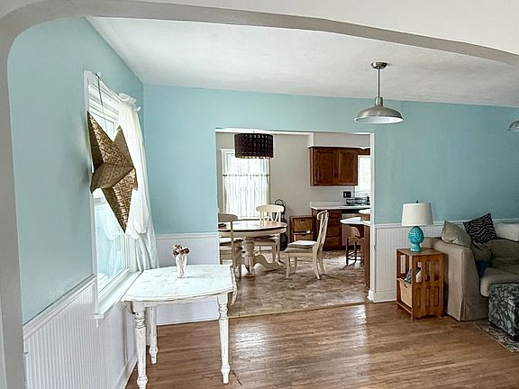 2nd image of 810 Vine St Room 2