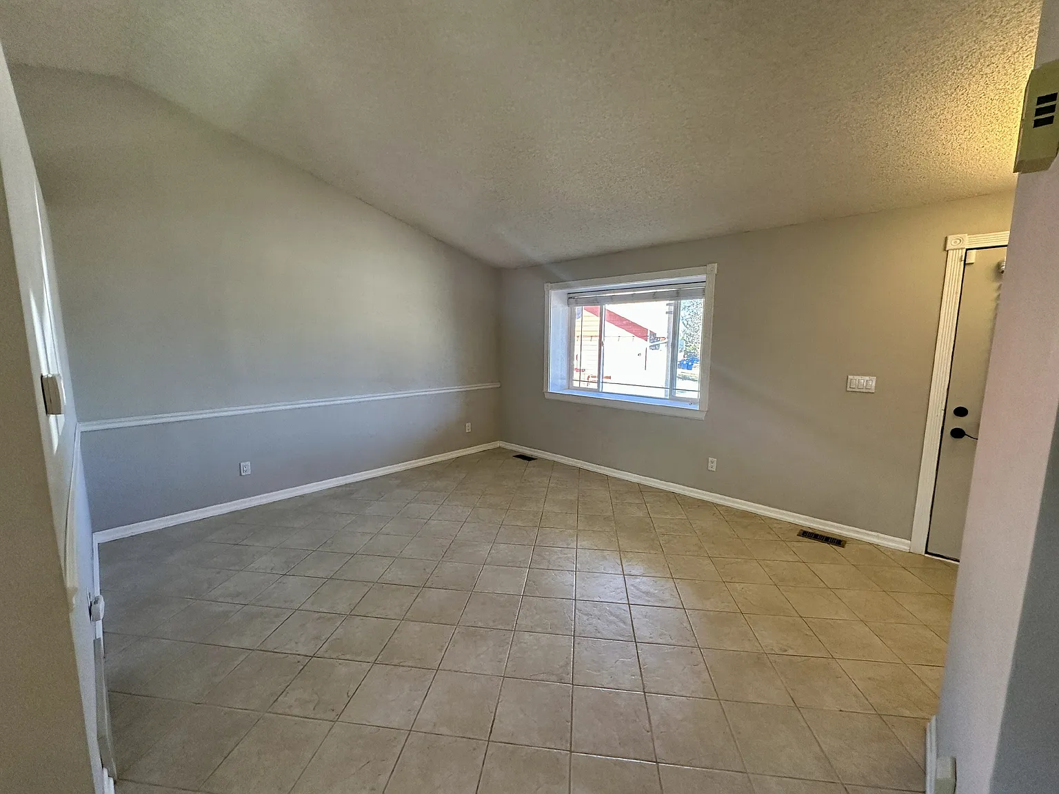 3 bed, 1925 sqft, $3,200 — Photo 4