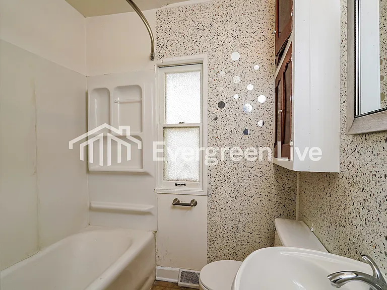 315 S 60th St — Photo 11