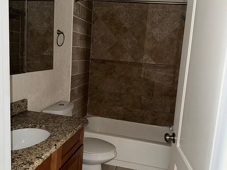 3926 Versailles Dr #B — Photo 15
