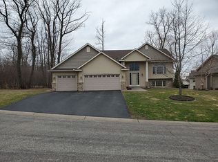 8415 Gatewater Dr, Monticello, MN 55362