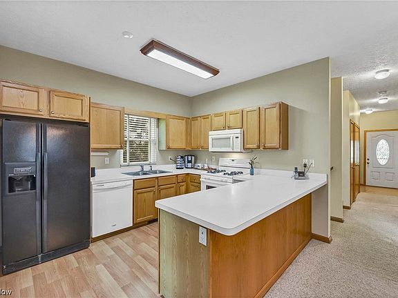 3rd image of 8089 Mapleway Dr