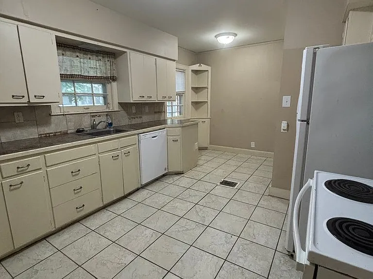1435 Fairmount St — Photo 7
