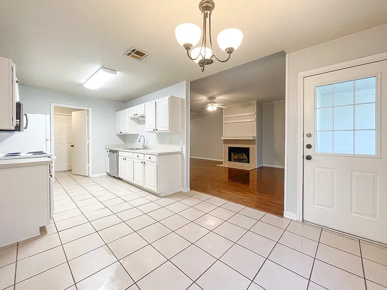 10145 Valencia Dr #A — Photo 8