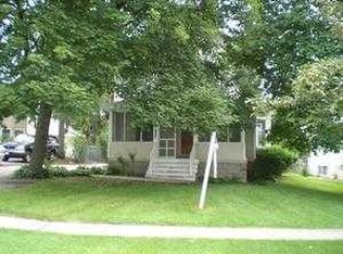 447 Delles Rd, Wheaton, IL 60187