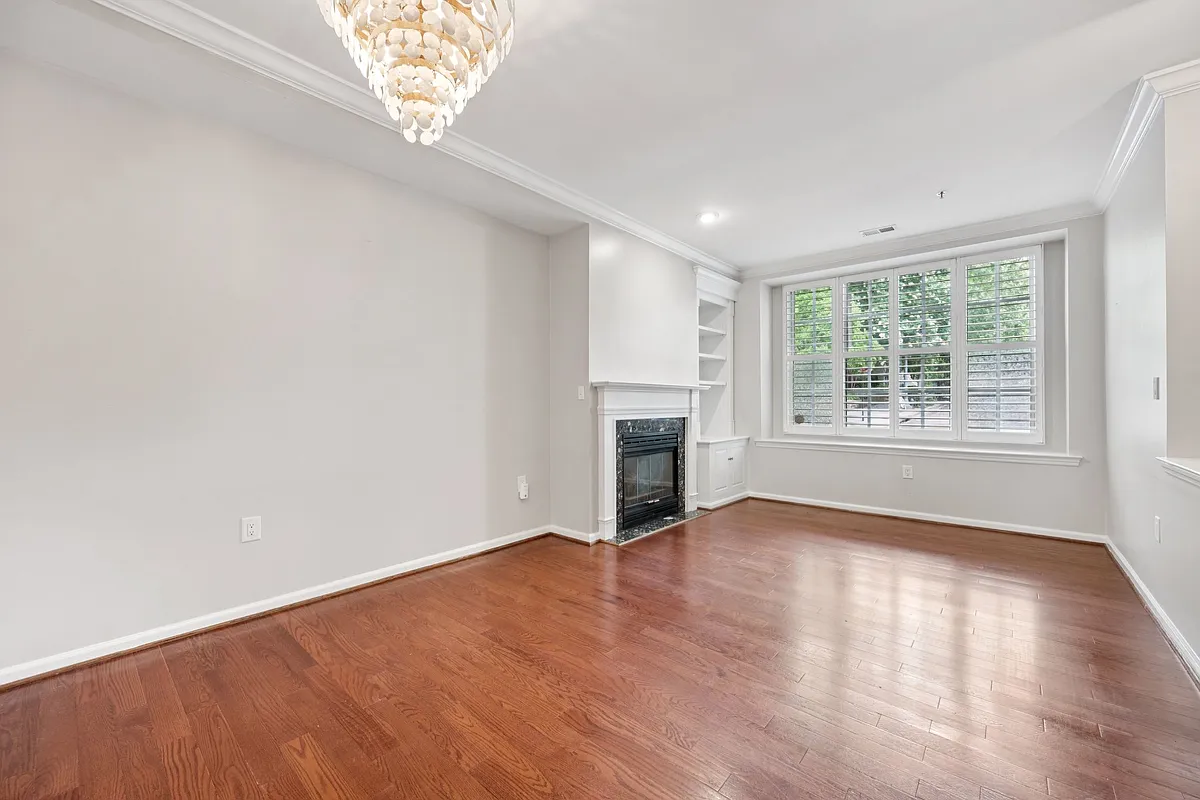 Building Photo - 2416 19th St NW #31