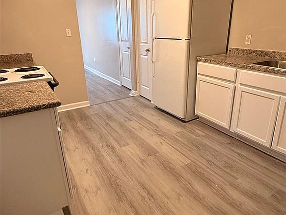 2nd image of 2619 Canfield St APT 2