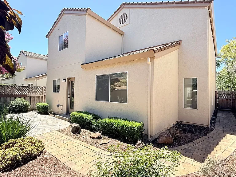 1126 Vista Pointe Cir — Photo 40