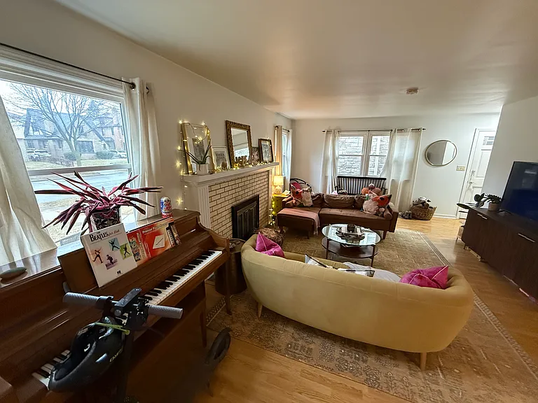 4046 N Newhall St #4046 — Photo 6