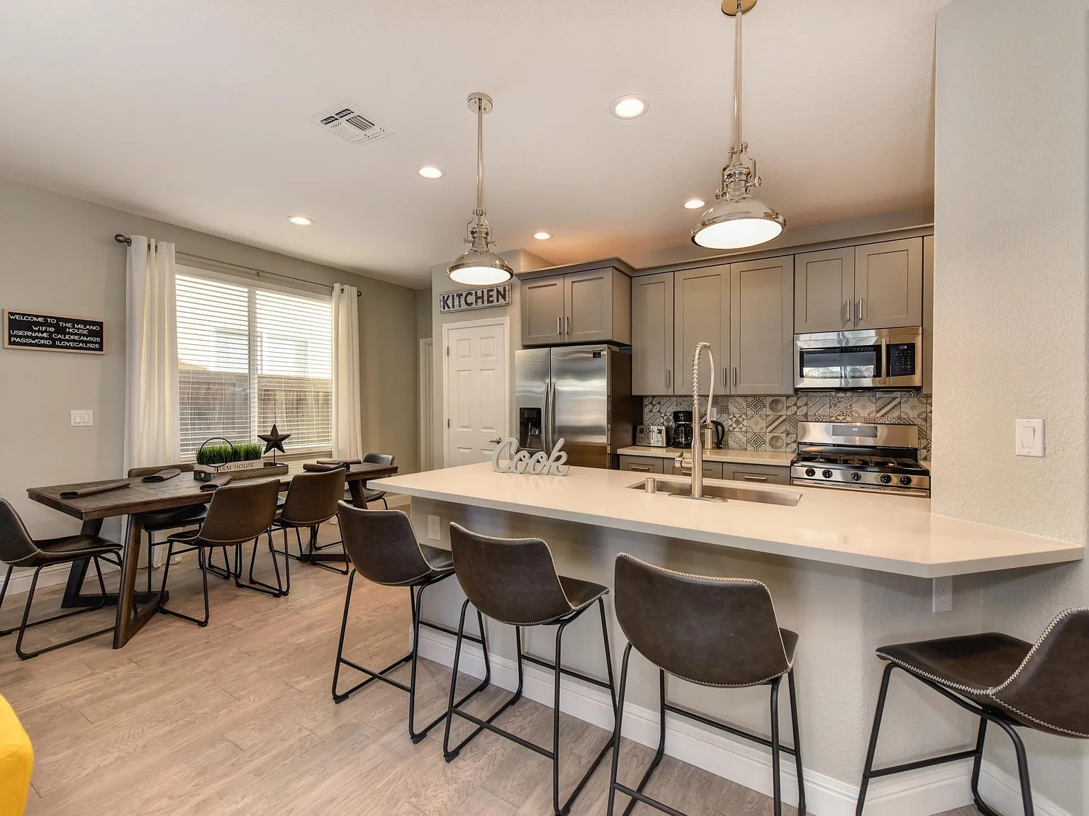 3 bed, 2300 sqft, $6,375 — Photo 4