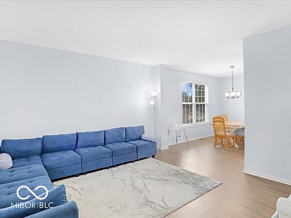 3rd image of 10165 Bootham Close